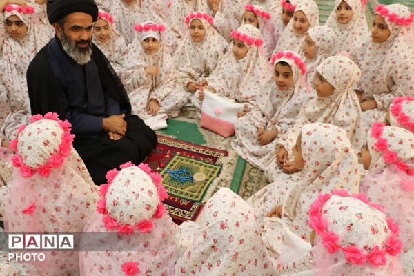 شور و نشاط دانش‌آموزان کوار در جشن‌های شبانه غدیر