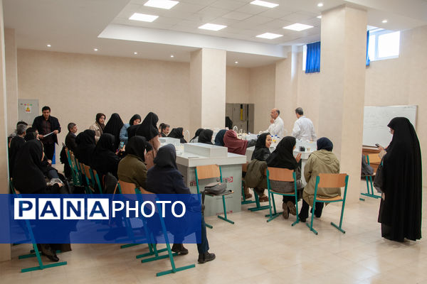 کارگاه استانی"طراحی آزمایش‌های جذاب و کاربردی" ویژه دبیران شیمی 