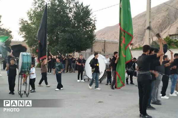 نوجوانان زرقانی؛ پرچم‌داران کوچک عزای حسینی