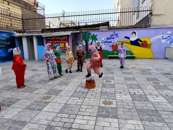 برگزاری جشن چهارشنبه سوری ایمن  در دبستان سارا شهرستان ملارد 