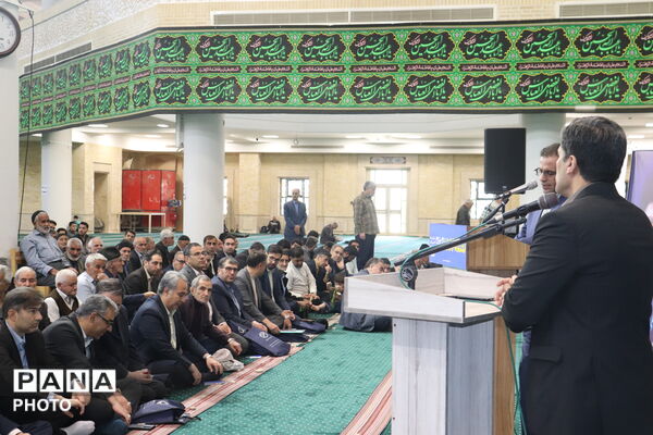 تجلیل از ایثارگران فرهنگی و پرسش و پاسخ در مصلی زنجان