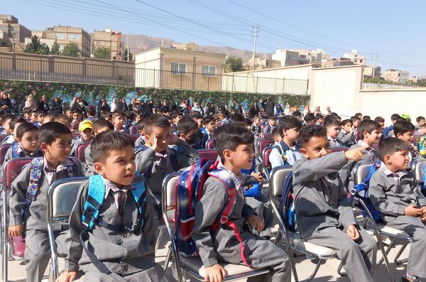 برگزاری جشن شکوفه ها در دبستان حاج تقی احدیان ناحیه ۶ مشهد