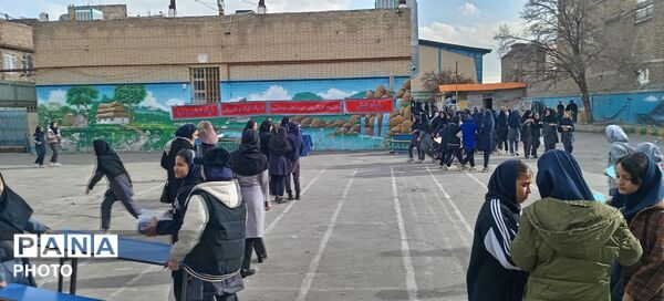 بازارچه در آموزشگاه موحدین  تبادکان مشهد
