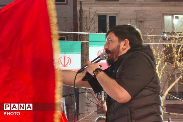 میدان هفت‌تیر بهارستان دو میزبان راهپیمایی شبانه مردم و فرهنگیان