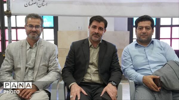 هم‌صدایی سه هزار دانش‌آموز اصفهانی در پویش ملی باید برخاست 