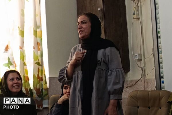 روشنایی ذهن در مسیر کلمات جاری می شود
