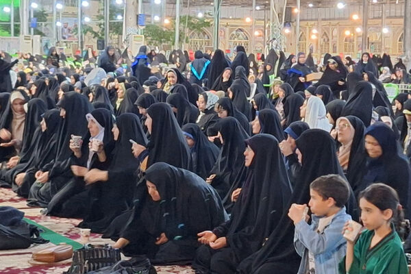 «ضیافت نور» دیدار رمضانی جمعی از بانوان شیراز ، با نماینده ولی فقیه در فارس