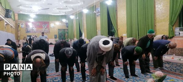 ضیافت افطاری و اقامه نماز جماعت در روز چهارم ماه مبارک رمضان در حسینیه شهر بار نیشابور 