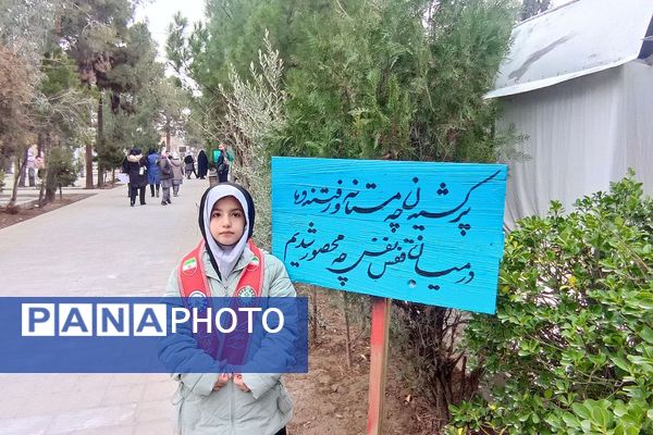 تجدید میثاق دانش‌آموزان پیشتاز ناحیه دو شهرری با امام و شهدا 