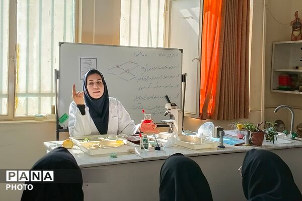 بازدید دبیرستان عفت آهنگری از پژوهش سرای زکریای رازی