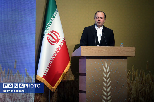 آیین تجلیل از فعالان طرح جهش تولید در دیم‌زارها