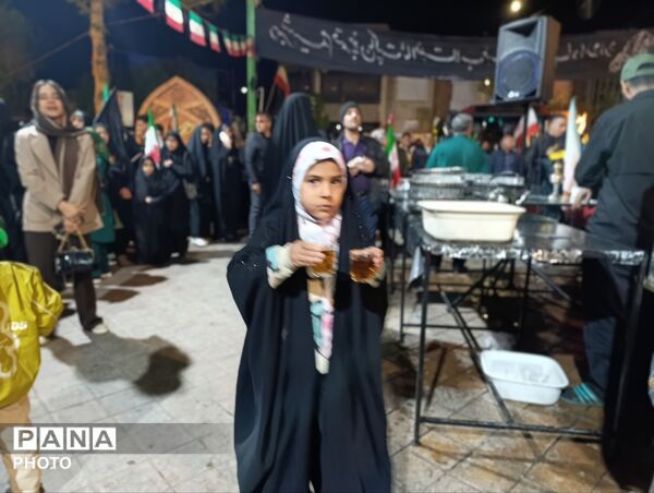 موکب های چایخانه برپا شده در حسینیه امام  خمینی(ره) 