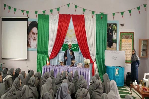 برگزاری جشن دهه کرامت و روز دختر در مدرسه نمونه دولتی فدک
