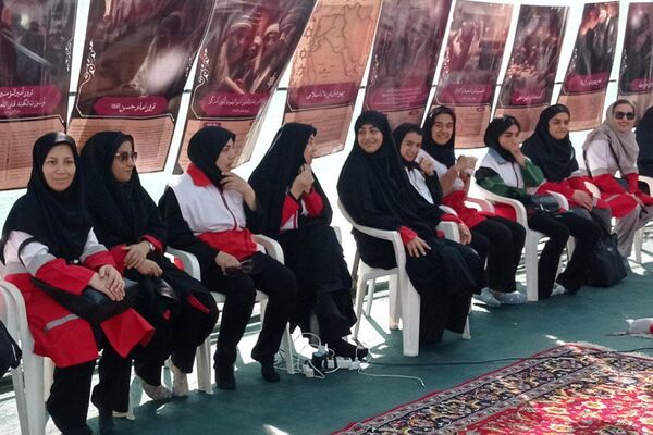 رژه اقتدار هلال‌احمری‌ها در شهرستان پیشوا به مناسبت هفته دفاع مقدس