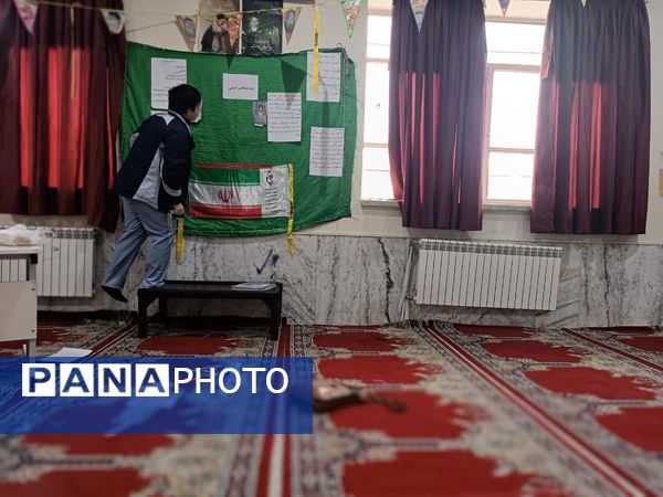 برپایی نمایشگاه مدرسه انقلاب در دبیرستان شهید رجایی