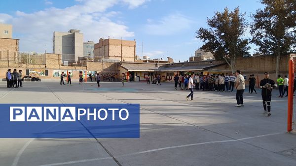 برگزاری مسابقه فوتسال بین مدرسه‌ای بین دبیرستان ابوریحان بیرونی و فرهنگیان نیشابور 