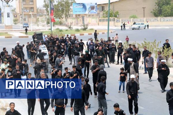 دسته‌روی عزاداران شهرستان بندرخمیر در آیین تاسوعای حسینی