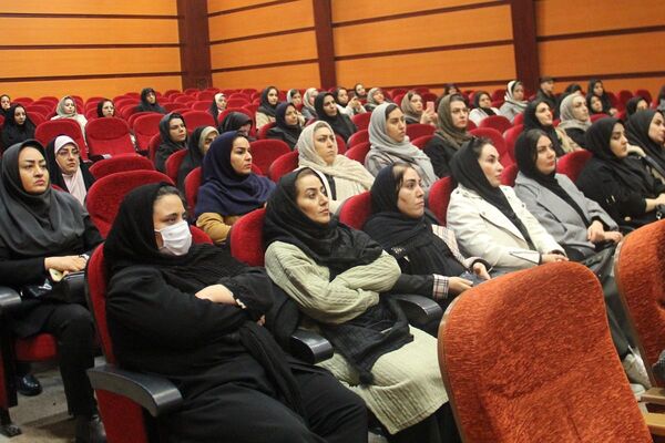 نشست روسای انجمن اولیاء و مربیان مدارس بهارستان‌دو
