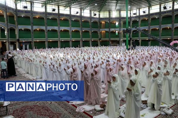 جشن تکلیف ۲۰۰۰نفری دانش‌آموزان دختر شهر یزد 