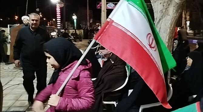 هم‌نوایی مردم هوراند با سرود جمهوری اسلامی در شب ۱۲‌ فروردین
