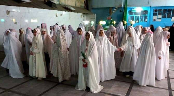 عشق به وطن دختران کرجی در جشن دهه کرامت