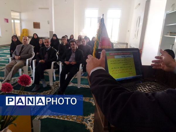 دومین جلسه هدایت تحصیلی پایه نهم دبیرستان نمونه دانش کاشمر