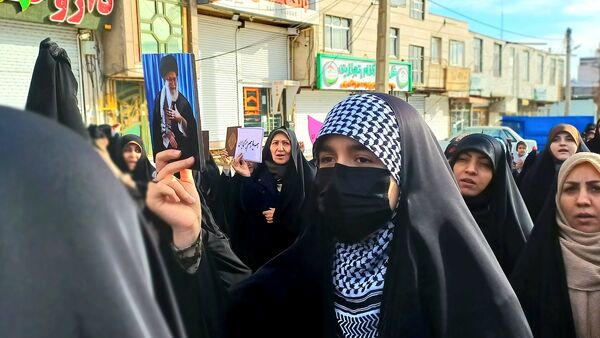هم صدایی مردم رزن برای سرکوب اغتشاشات 