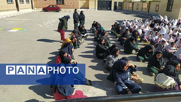 مراسم گرامیداشت هفته پدافند غیرعامل در دبیرستان سردار شهید سلیمانی فیروزکوه