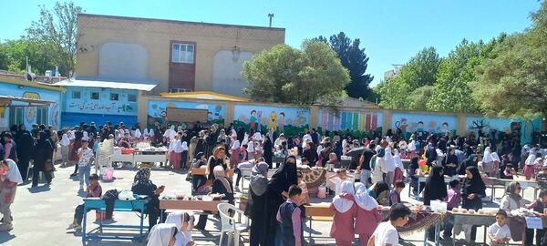 برپایی بازارچه کسب و کار در آموزشگاه امام جعفر صادق(ع)