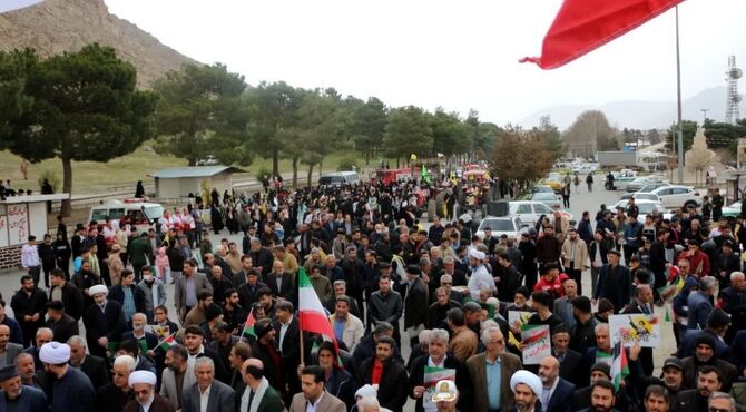 حضور پرشور مردم بیستون و دانش‌آموزان در راهپیمایی ۲۲ بهمن
