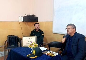 جلسه اولیا و مربیان با حضور مسئولین شهرستان قرچک در دبیرستان شهدای محراب 