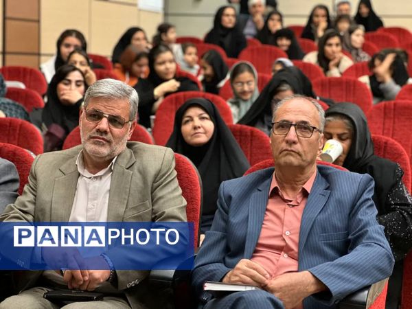  رونمایی از چهار کتاب در شب شعر خلیل‌آباد