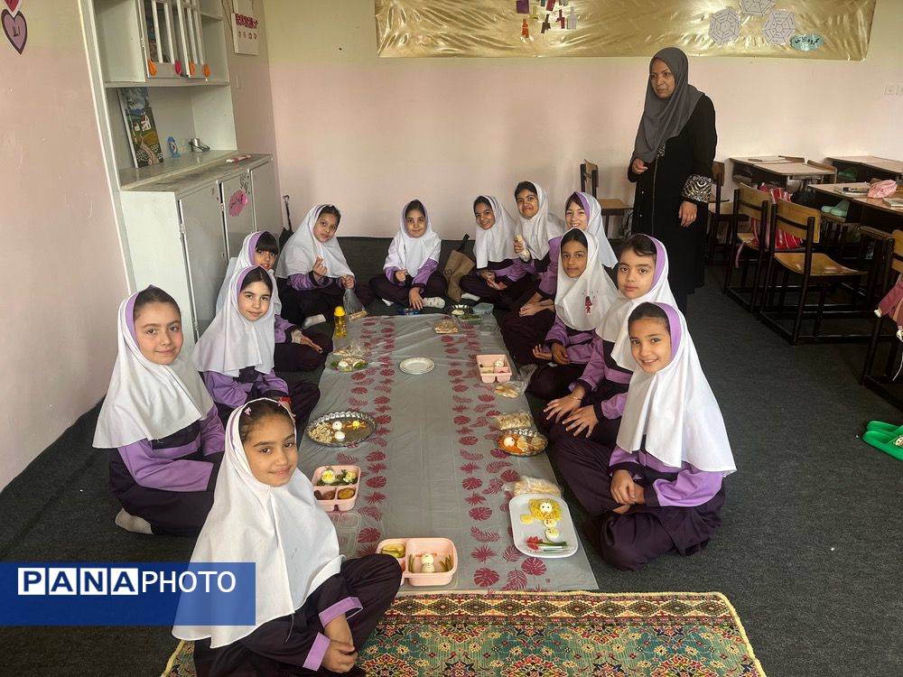 برگزاری صبحانه سلامت و روز جهانی تخم مرغ در دبستان فاطمه الزهرا شهرستان شیروان