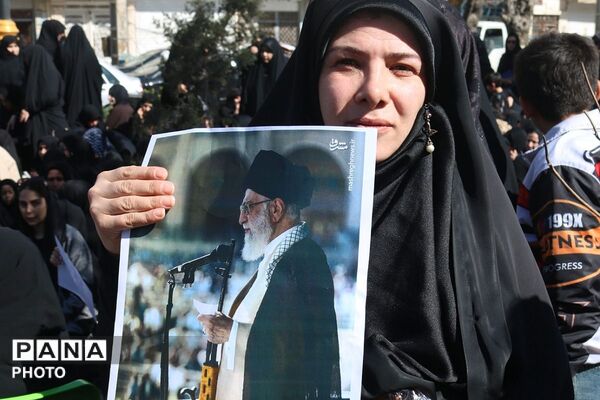 تجمع سوگواران رهبر شهید انقلاب در بهارستان‌دو