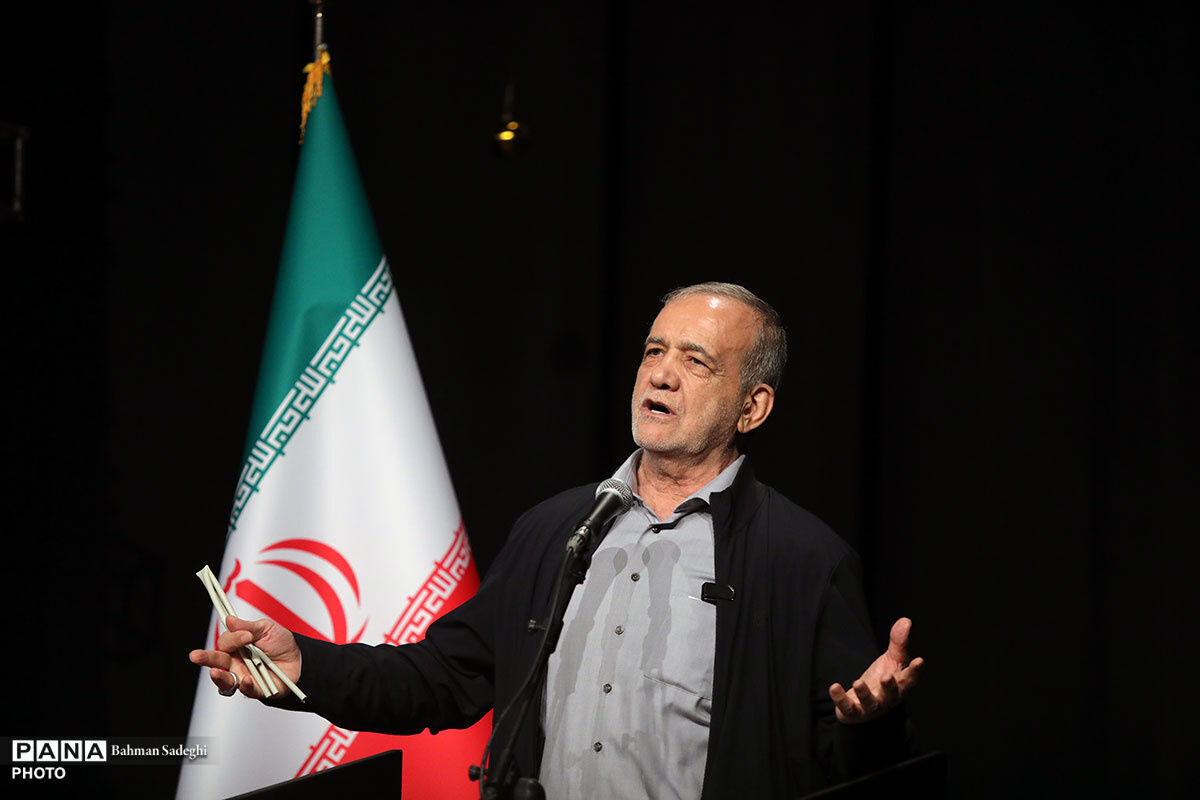 پزشکیان: «حافظ» تبلور روح انسان ایرانی و روایتگر امید است