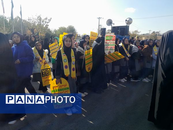 حضور دانش آموزان و آحاد مردم شریف منطقه رضویه در راهپیمایی 13آبان