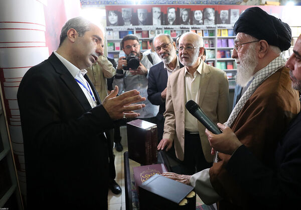 بازدید رهبر معظم انقلاب اسلامی از سی‌وپنجمین نمایشگاه کتاب تهران