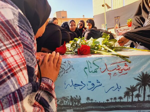 مراسم تشییع پیکر شهید گمنام با حضور دانش آموزان دختر بیرجندی 
