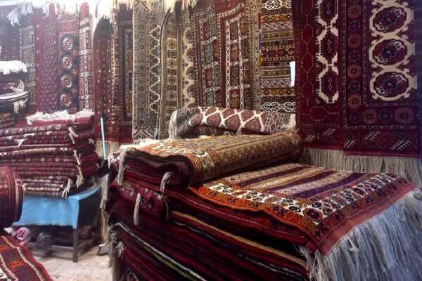 بازدید از بازار قدیمی فرش مشهد به‌مناسبت روز ملی فرش