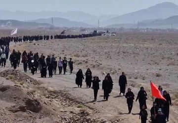 قدم به قدم با جاماندگان اربعین حسینی در شهرستان کوهپایه 