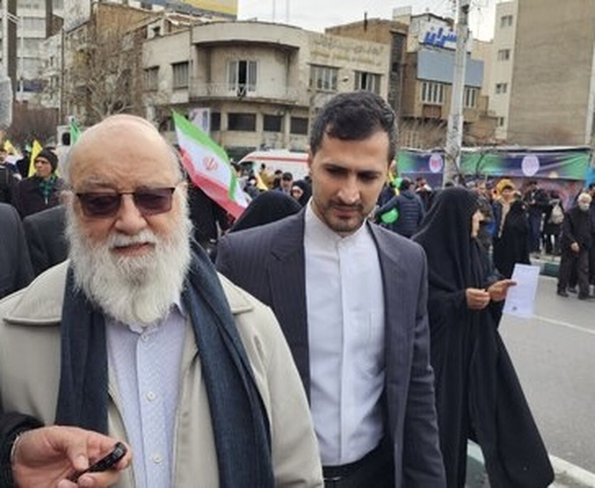 حضور رئیس شورای شهر تهران در راهپیمایی ۲۲ بهمن