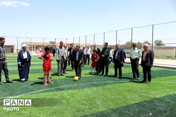 افتتاح زمین چمن مصنوعی در مدرسه شهید صفدری سه گنبد 