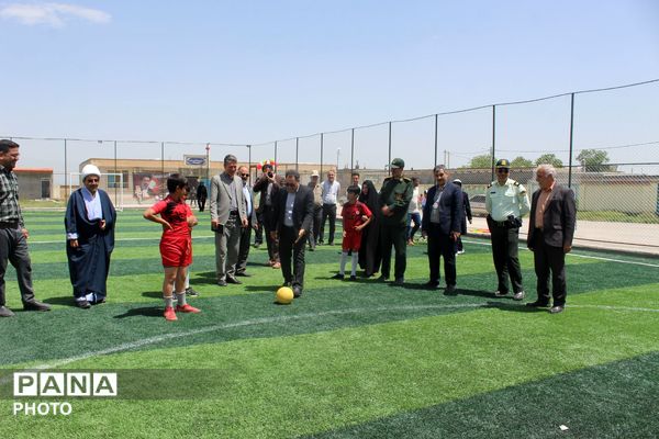 افتتاح زمین چمن مصنوعی در مدرسه شهید صفدری سه گنبد 