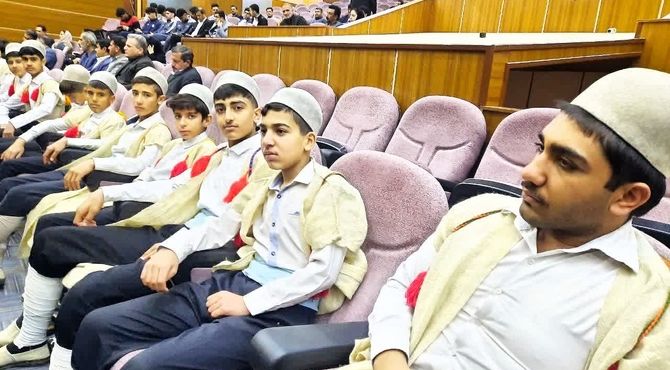 آیین تجلیل ازفرهنگیان و دانش‌آموزان کشور