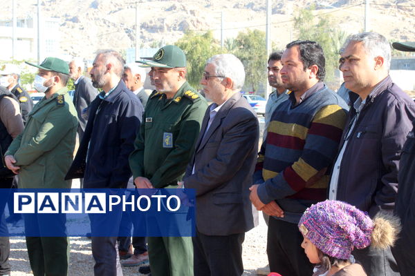 غبارروبی مزار مطهر شهدا به مناسبت آغاز دهه مبارک فجر در فراشبند