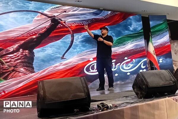 استقبال باشکوه مردم از قهرمانان فوتبال ایران در فرودگاه مهرآباد؛ تجلی وحدت، غرور ملی و عشق به وطن