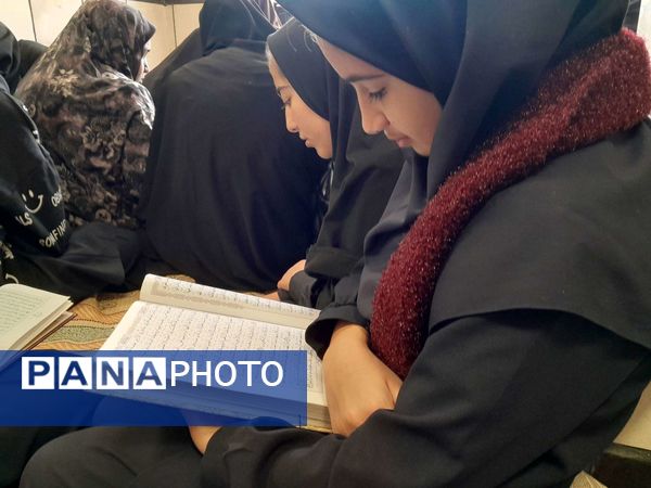  محفل انس با قرآن کریم در دبیرستان مادرمهربان