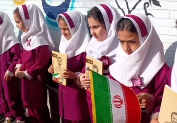 گرامیداشت روز دانش‌آموز در مدرسه حاج رهنمون شهرستان خوی