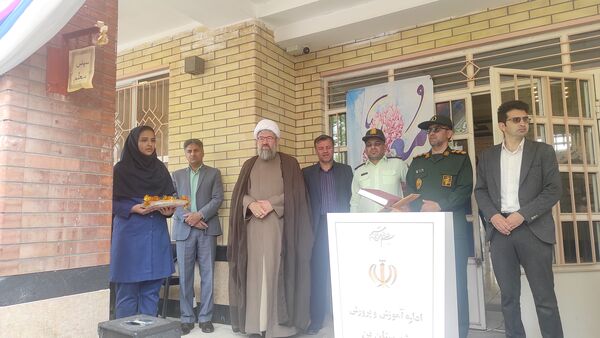 جشن سپاس معلم در دبیرستان قلم چی ۲