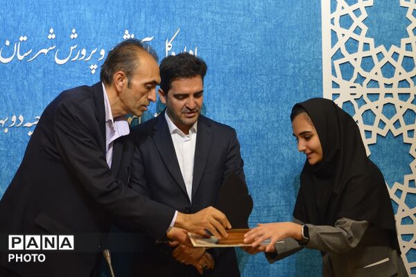 آیین تجلیل از نخبگان پرورشی در بهارستان‌دو